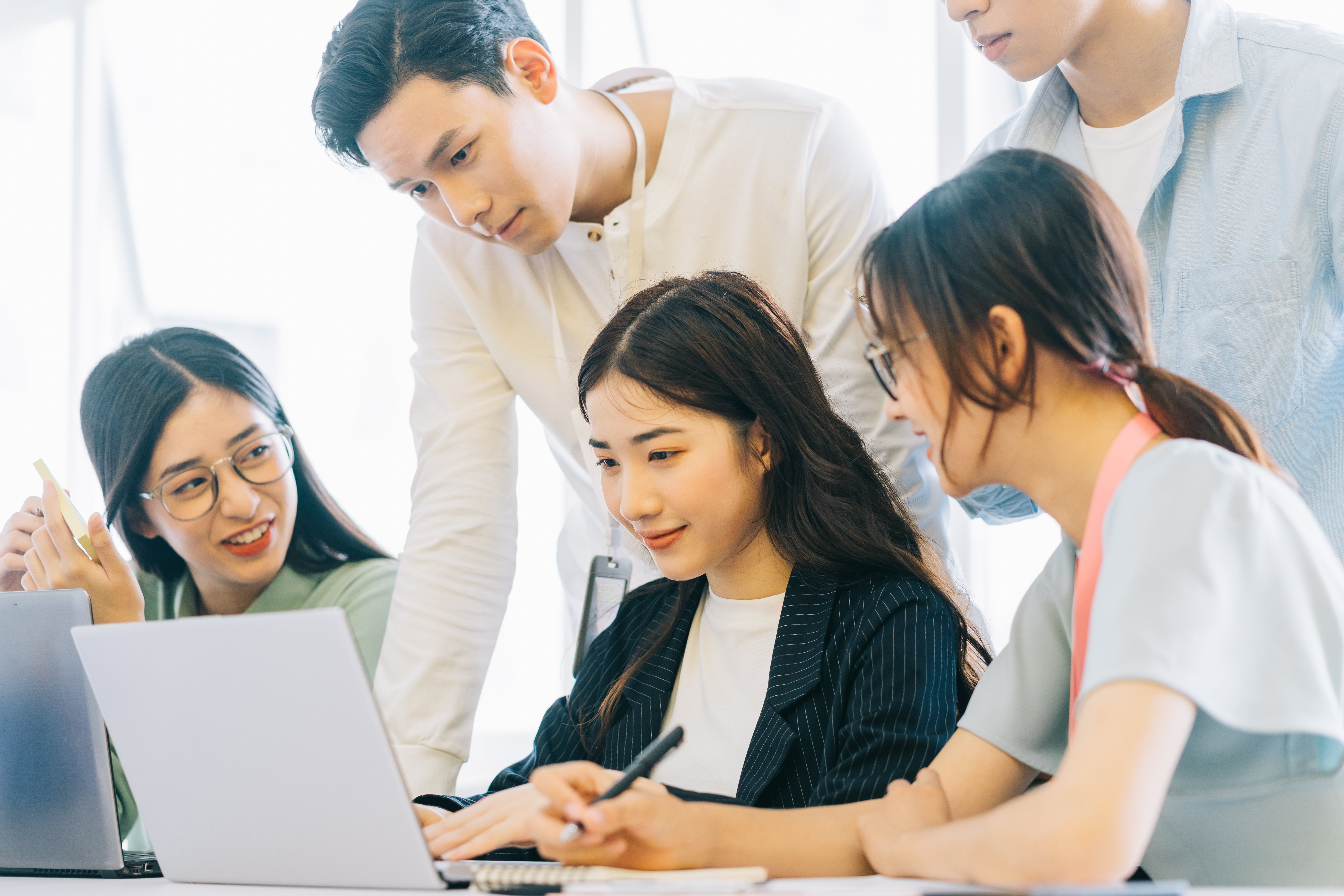asian-business-people-are-discussing-year-s-plans