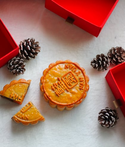 202110_bg_over-the-moon-with-mooncakes