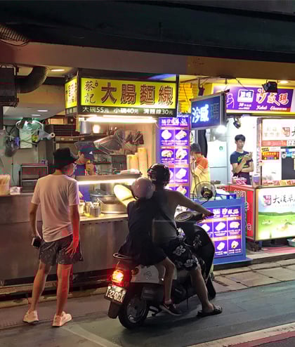 202203_bg_a-cultural-icon-taiwans-night-market